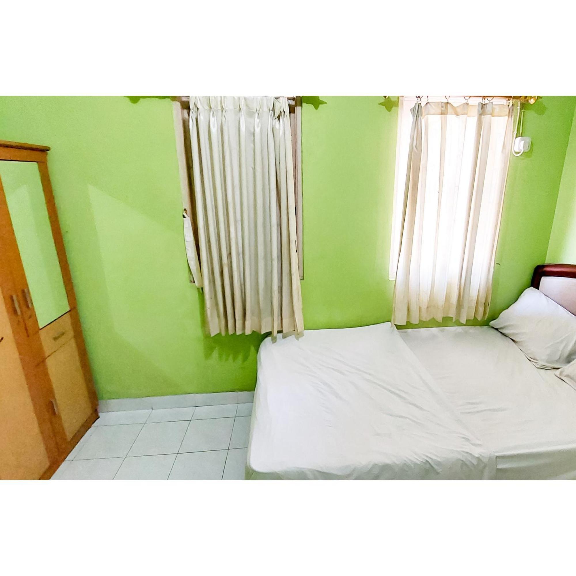Surya Inn Syariah Cikarang Redpartner Bekasi Eksteriør bilde